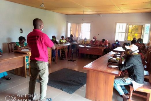 En partenariat avec le Mouvement Africain pour la Justice et la Solidarité (MJS), il se tient ce 04 août 2020 dans la salle de formation de GRASE-Population à son siège à Kpélé Adeta, une formation des clubs de père et de mère sur la communication pacifique et non violente.