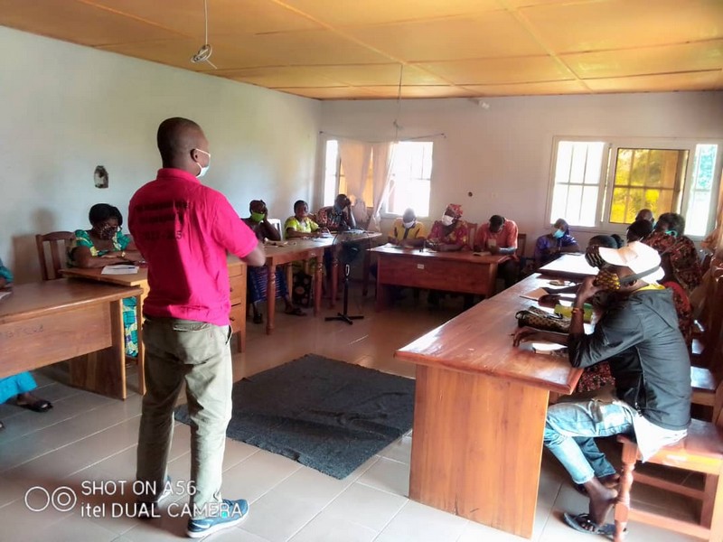 En partenariat avec le Mouvement Africain pour la Justice et la Solidarité (MJS), il se tient ce 04 août 2020 dans la salle de formation de GRASE-Population à son siège à Kpélé Adeta, une formation des clubs de père et de mère sur la communication pacifique et non violente.